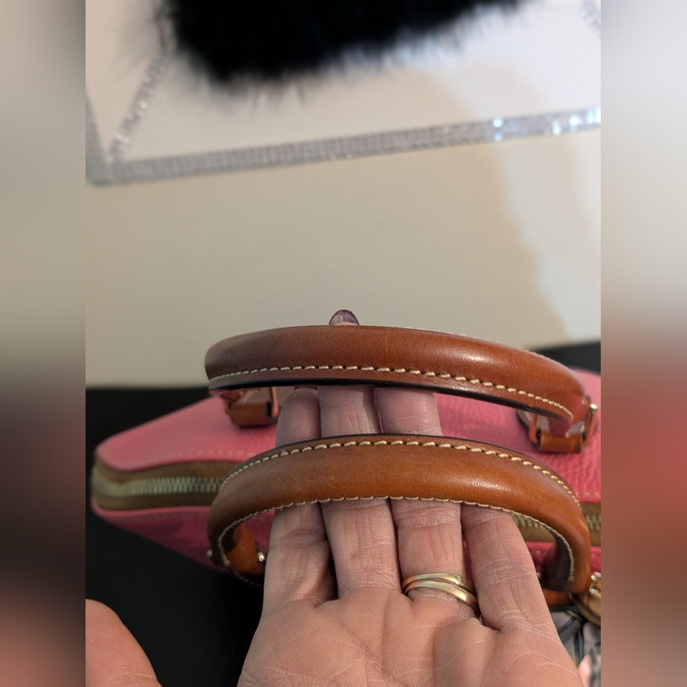 Dooney Bourke Definitive Pebble Grain Vacchetta Trim w/FREE PURSE PILLOW Satchel - Picture 14 of 17